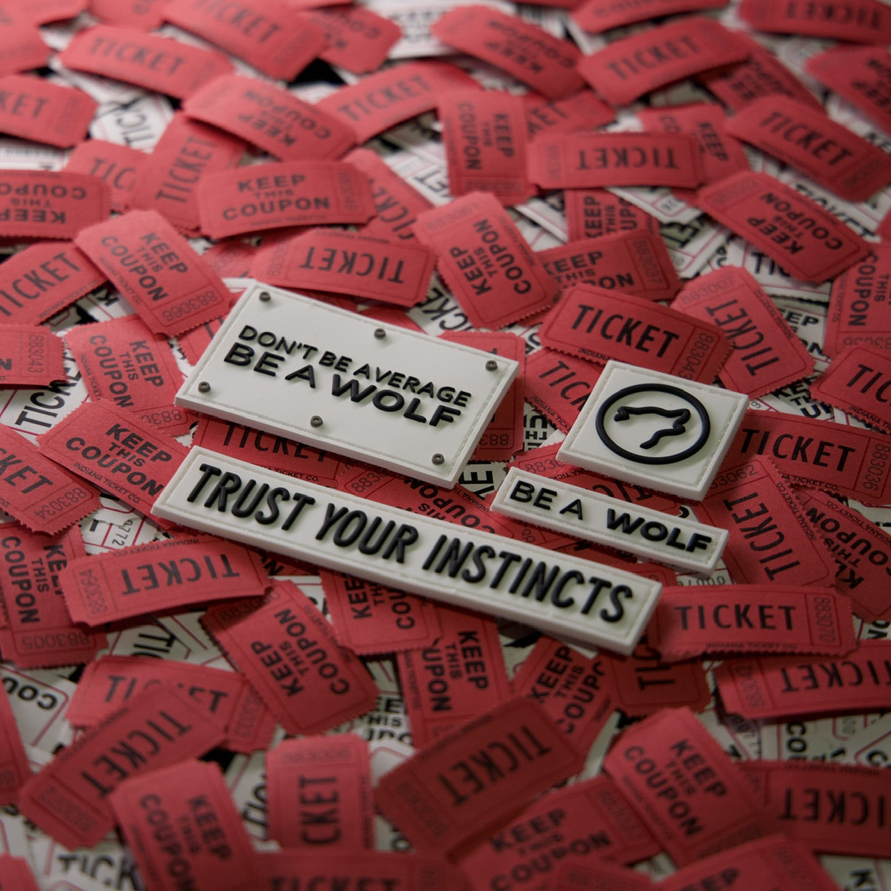 Kit de patchs Be A WOLF blanc et noir