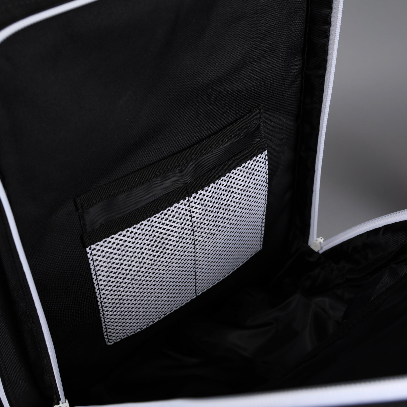 Gestion de la préparation des repas Alpha Black avec accents blancs 45L