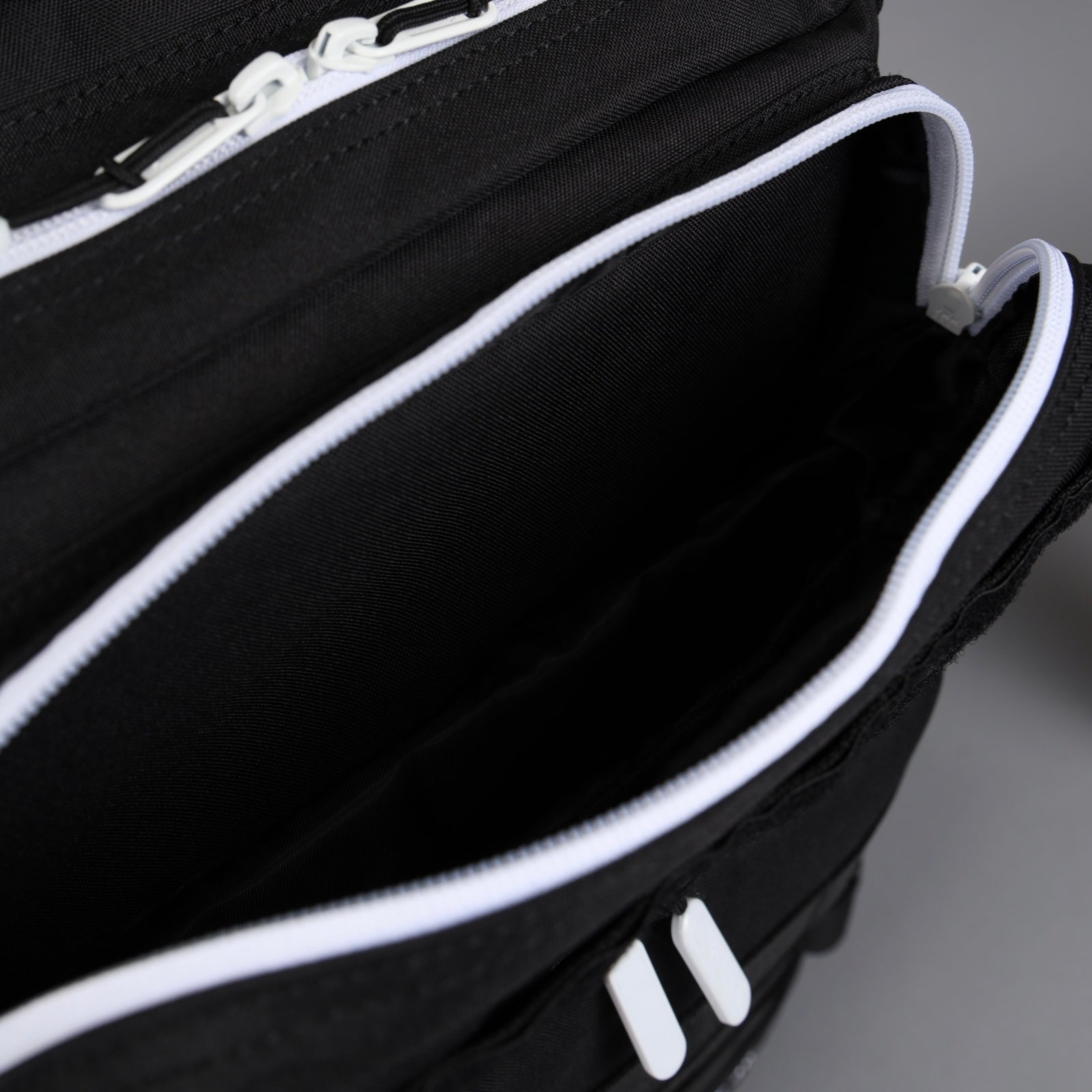 Gestion de la préparation des repas Alpha Black avec accents blancs 45L