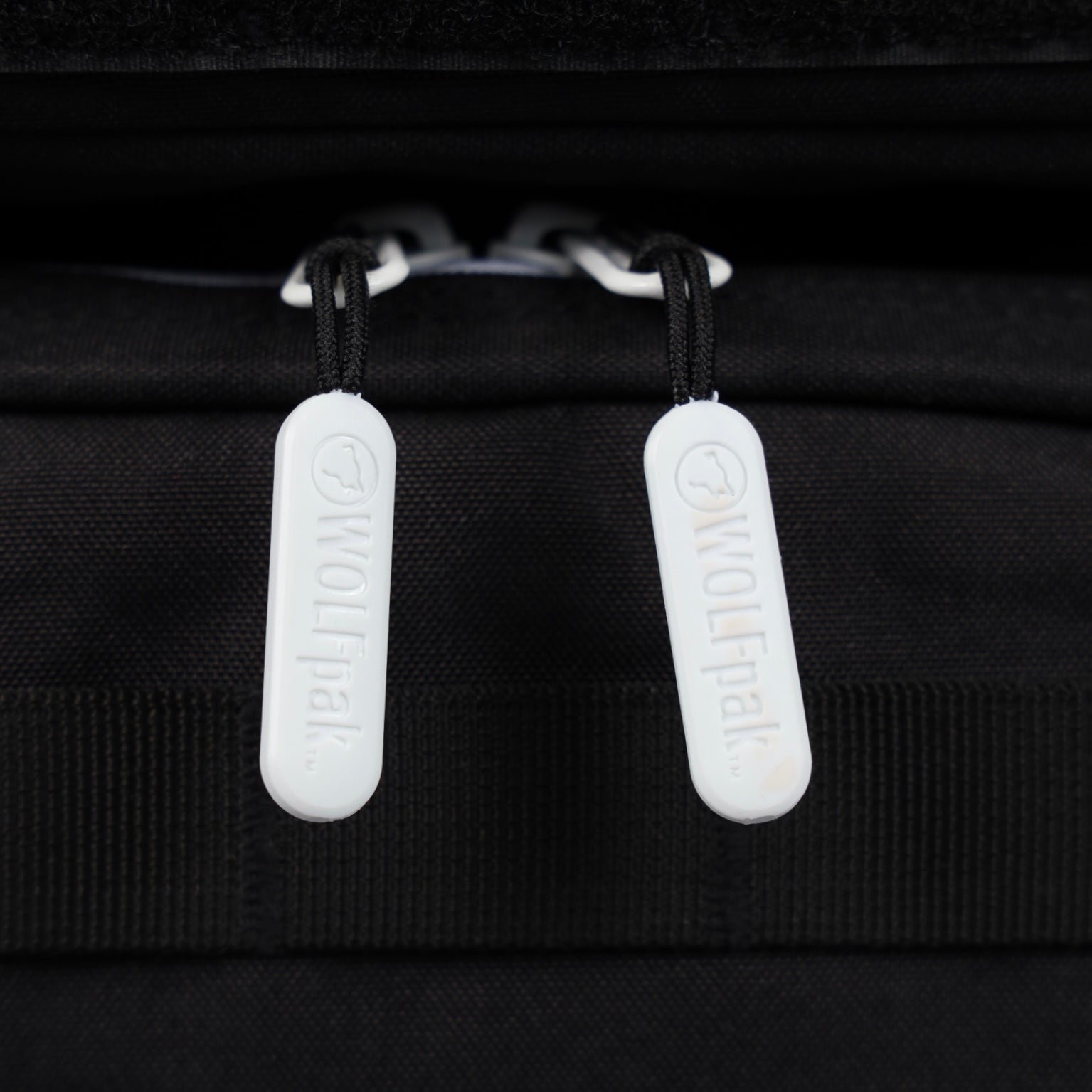 Sac à dos Alpha 25L Noir avec accents blancs