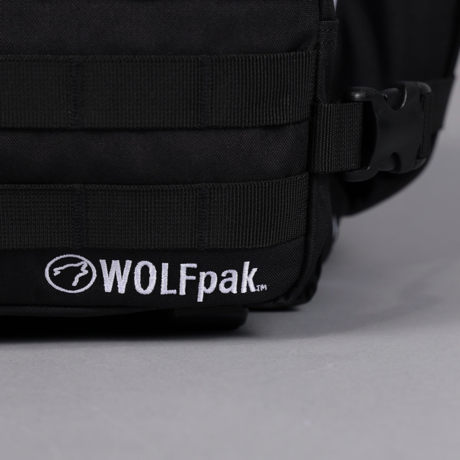 Sac à dos Alpha 25L Noir avec accents blancs