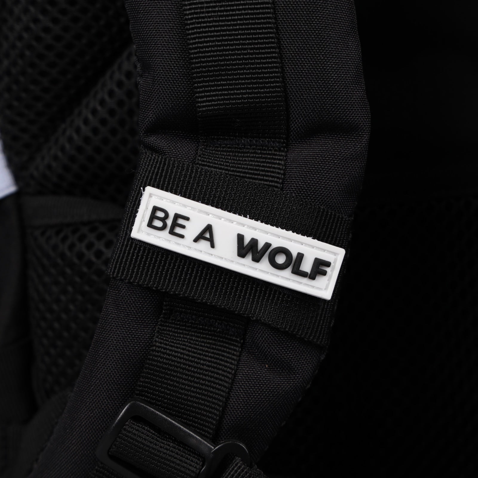 Sac à dos Alpha 25L Noir avec accents blancs