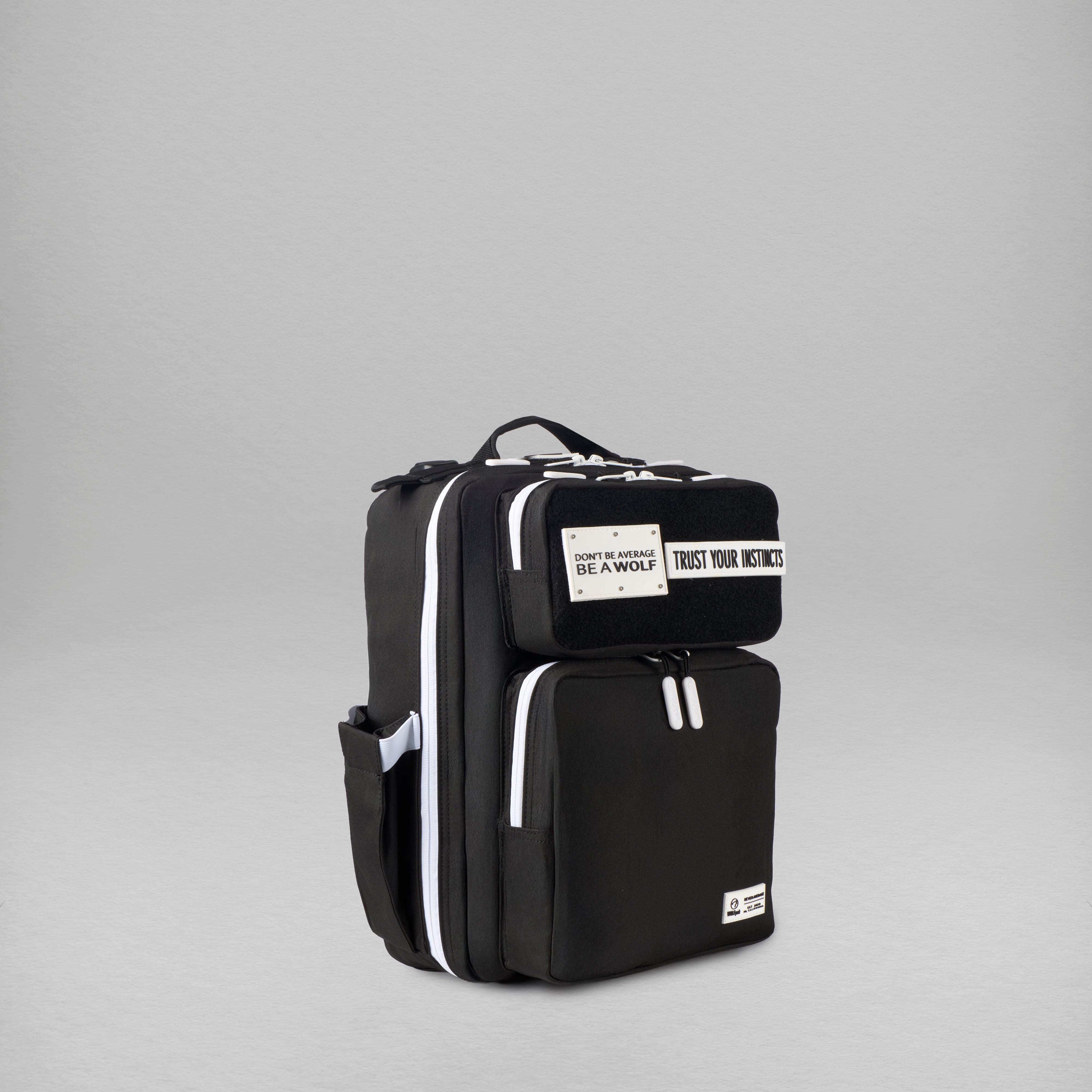 15L Rucksack Alpha Schwarz Weiße Akzente