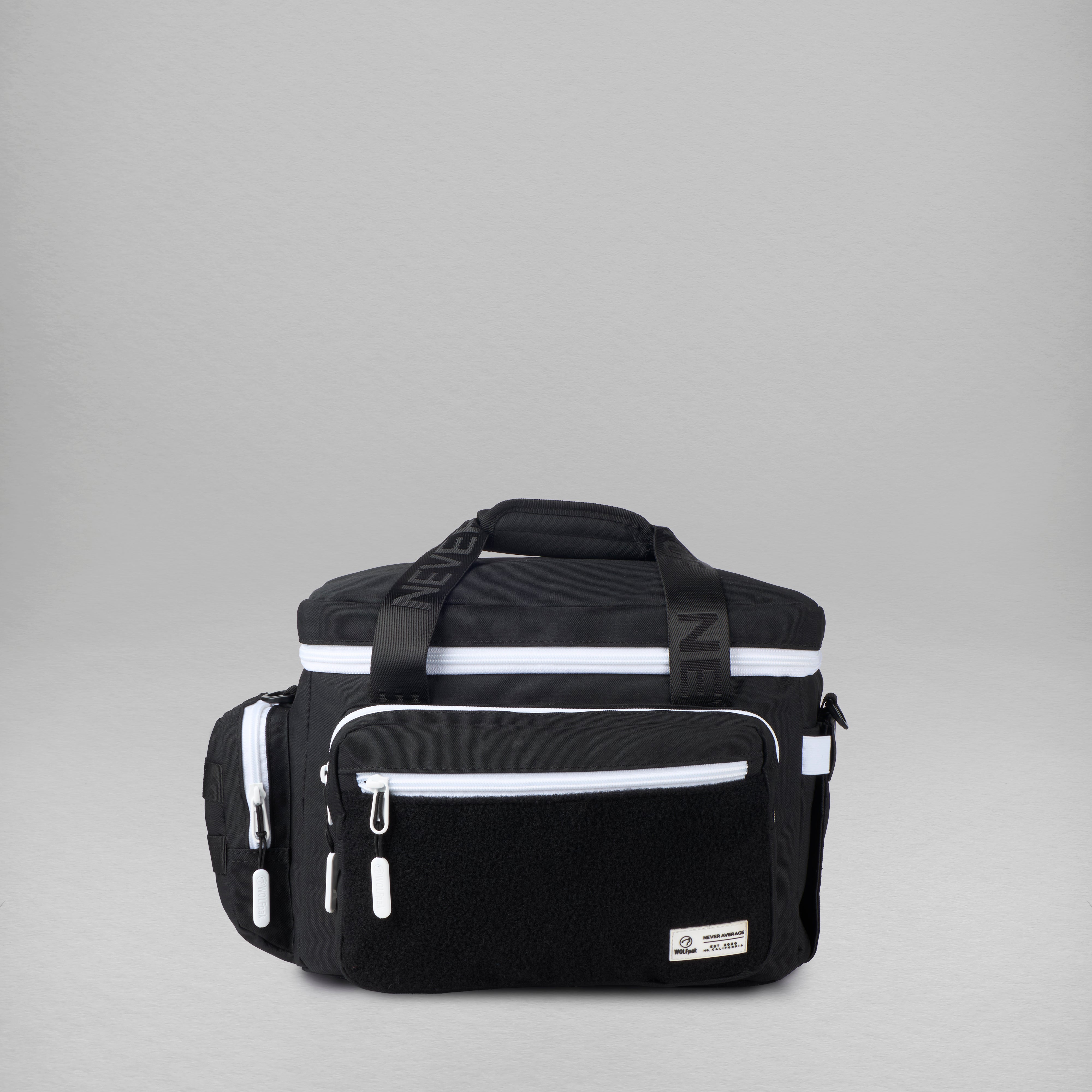 Boîte à lunch tactique Alpha noire avec accents blancs de 20 L