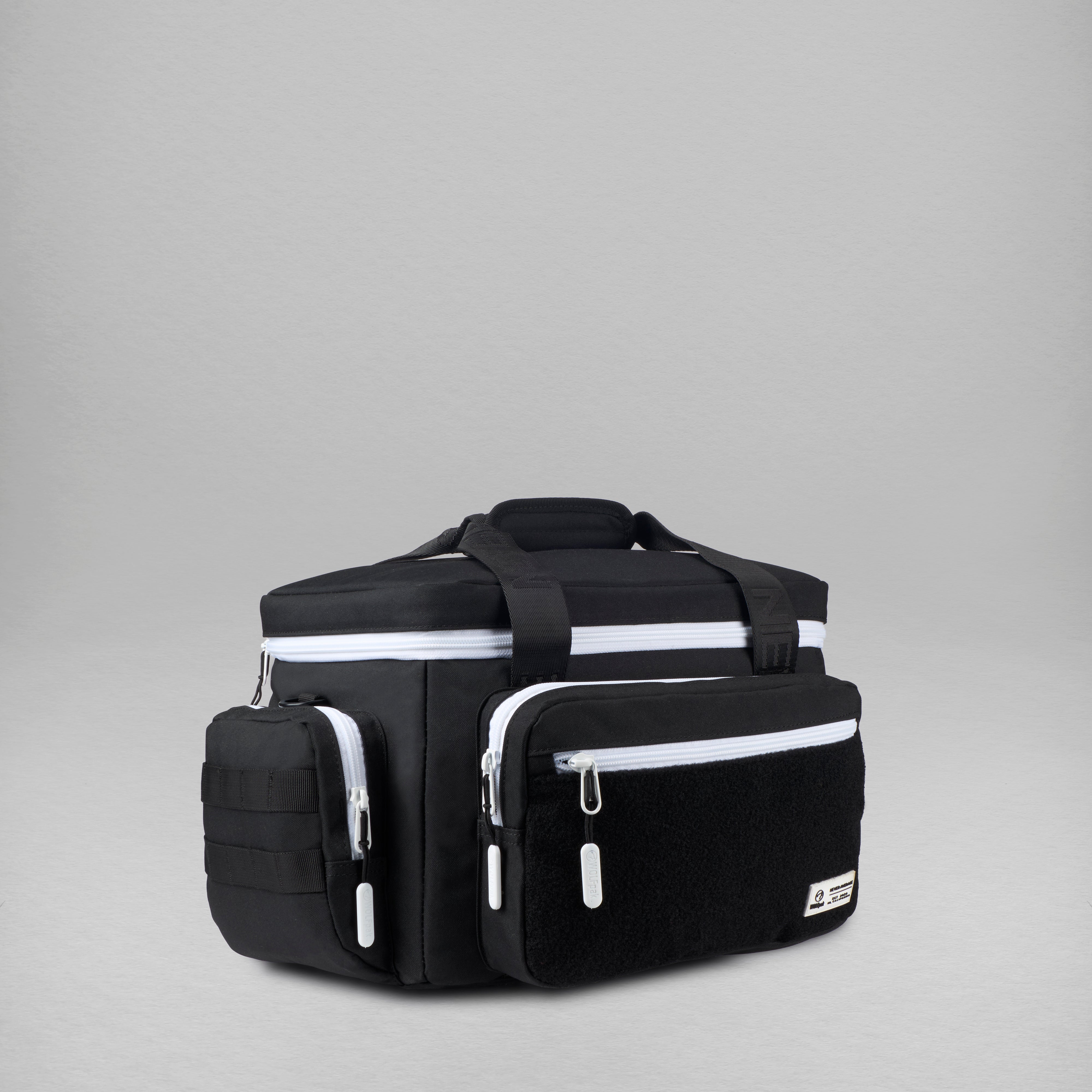 Boîte à lunch tactique Alpha noire avec accents blancs de 20 L