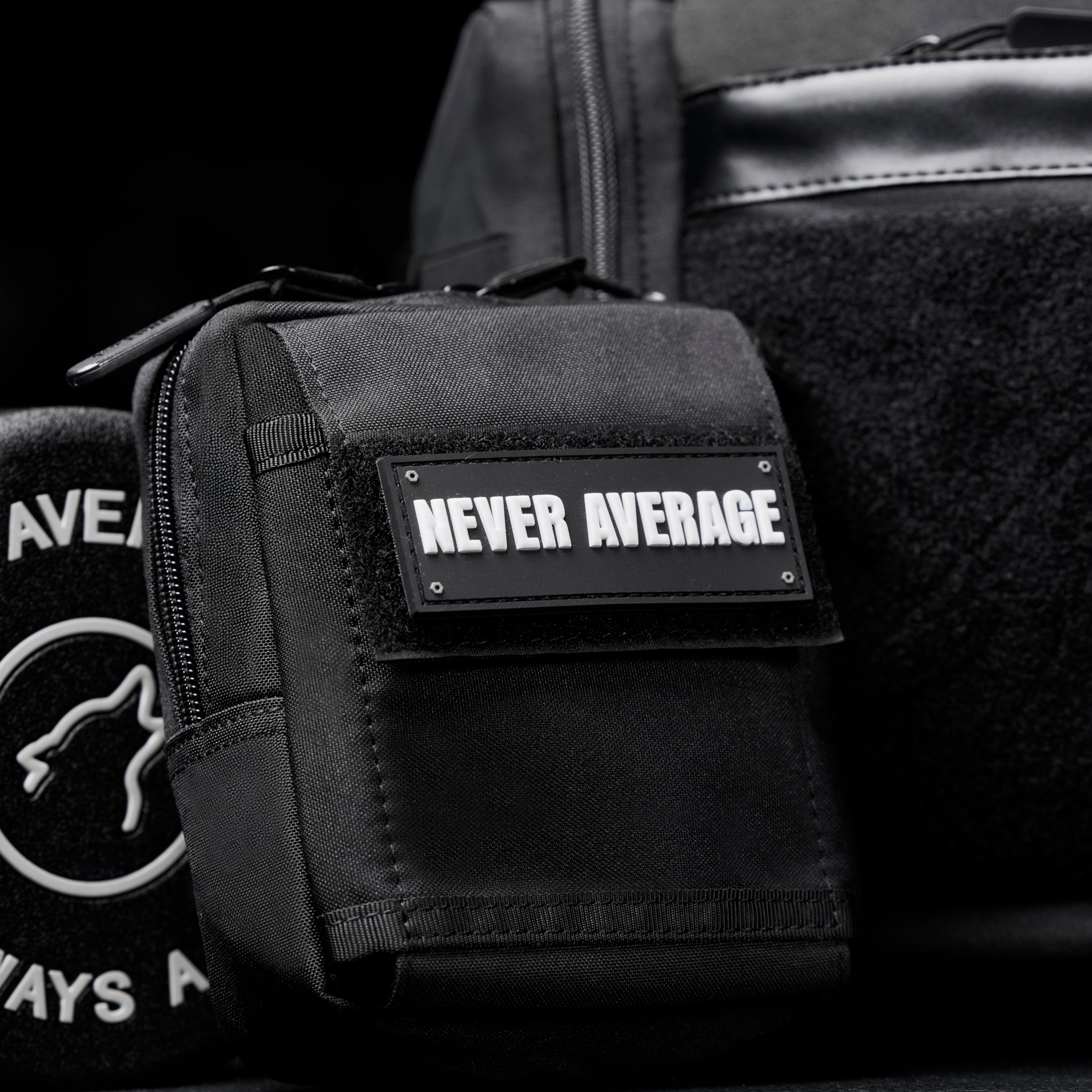 30L パーフェクトダッフルバッグ アルファブラック (前面ベルクロ式3ポケット)