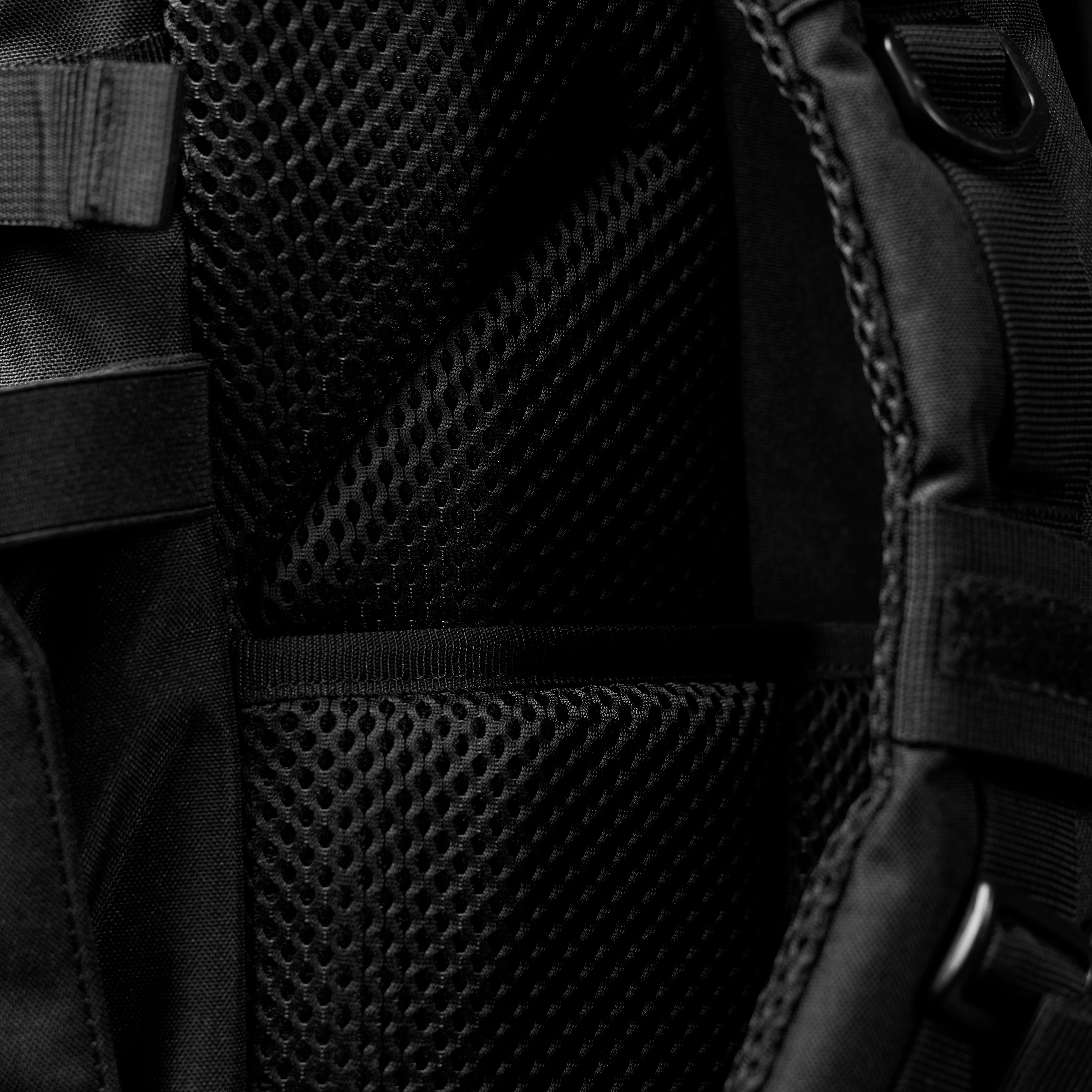 Mochila 35L Alpha Negra