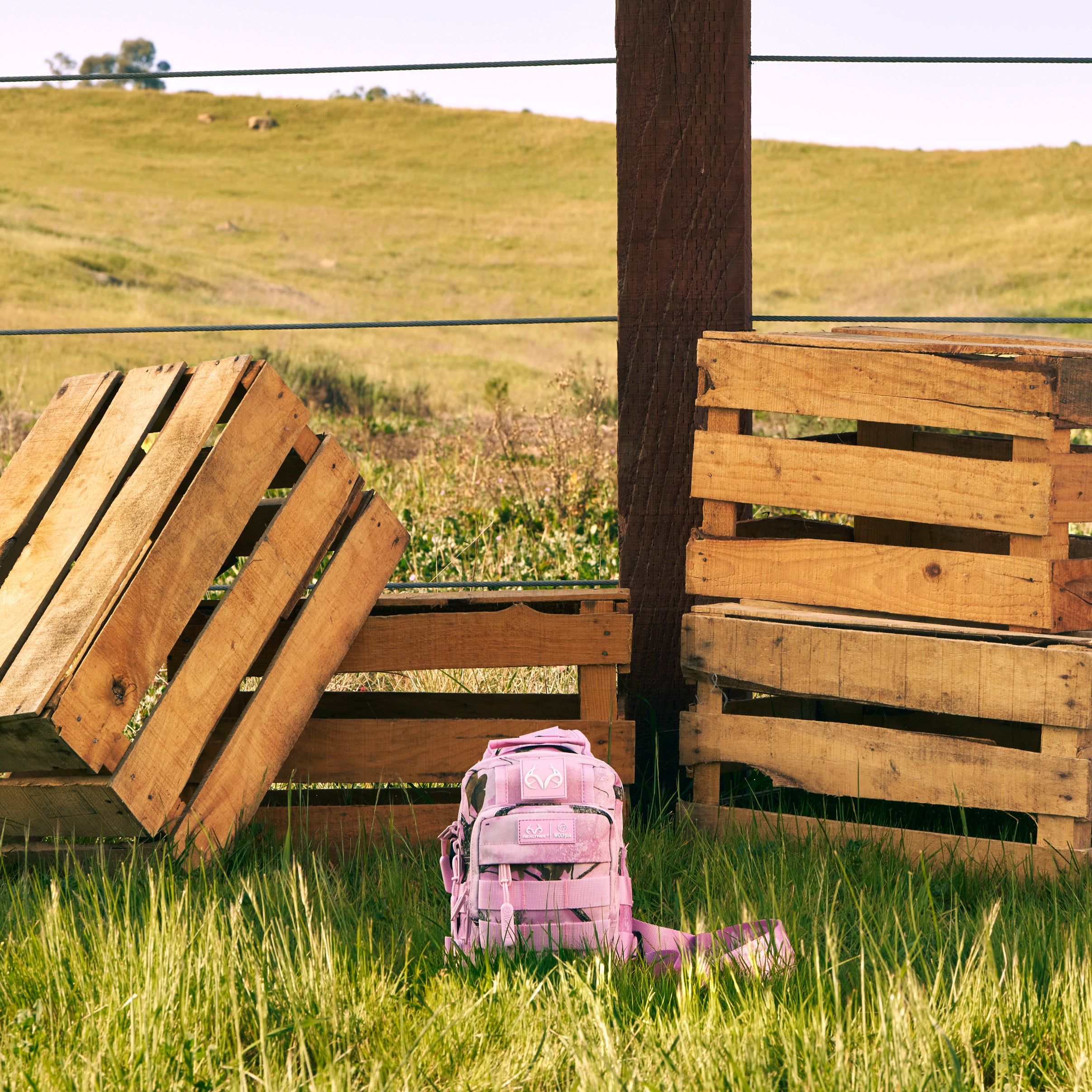 4L Mini Tactical Sling Bag Realtree Flushing Pink PREVIEW