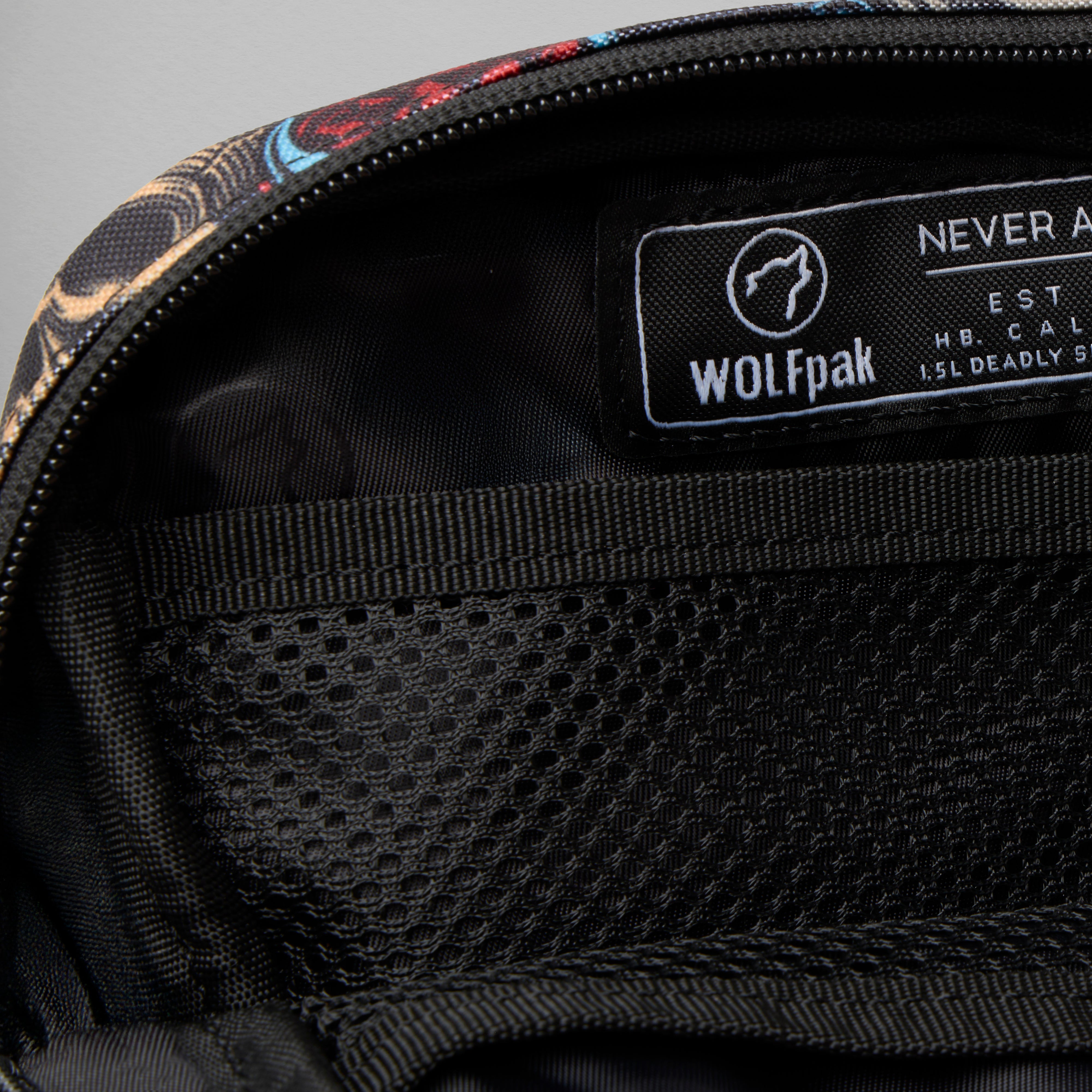 Crossbody Pack Deadly Sharp