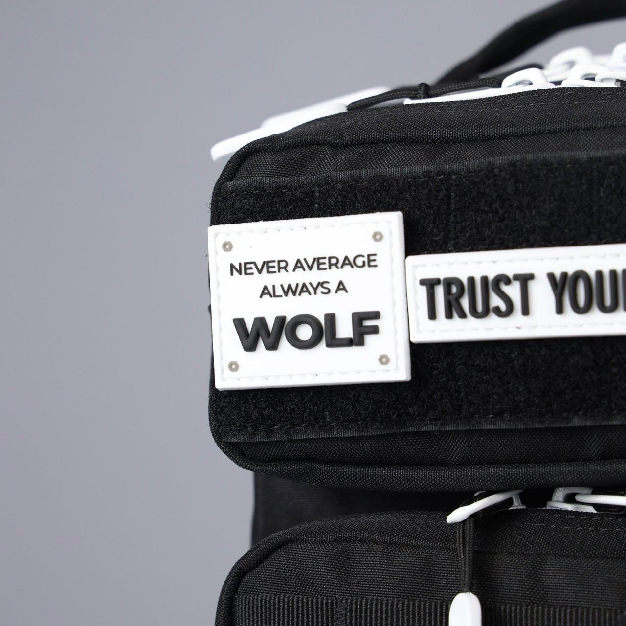 Sac à dos Mini Alpha 9L avec accents noirs et blancs