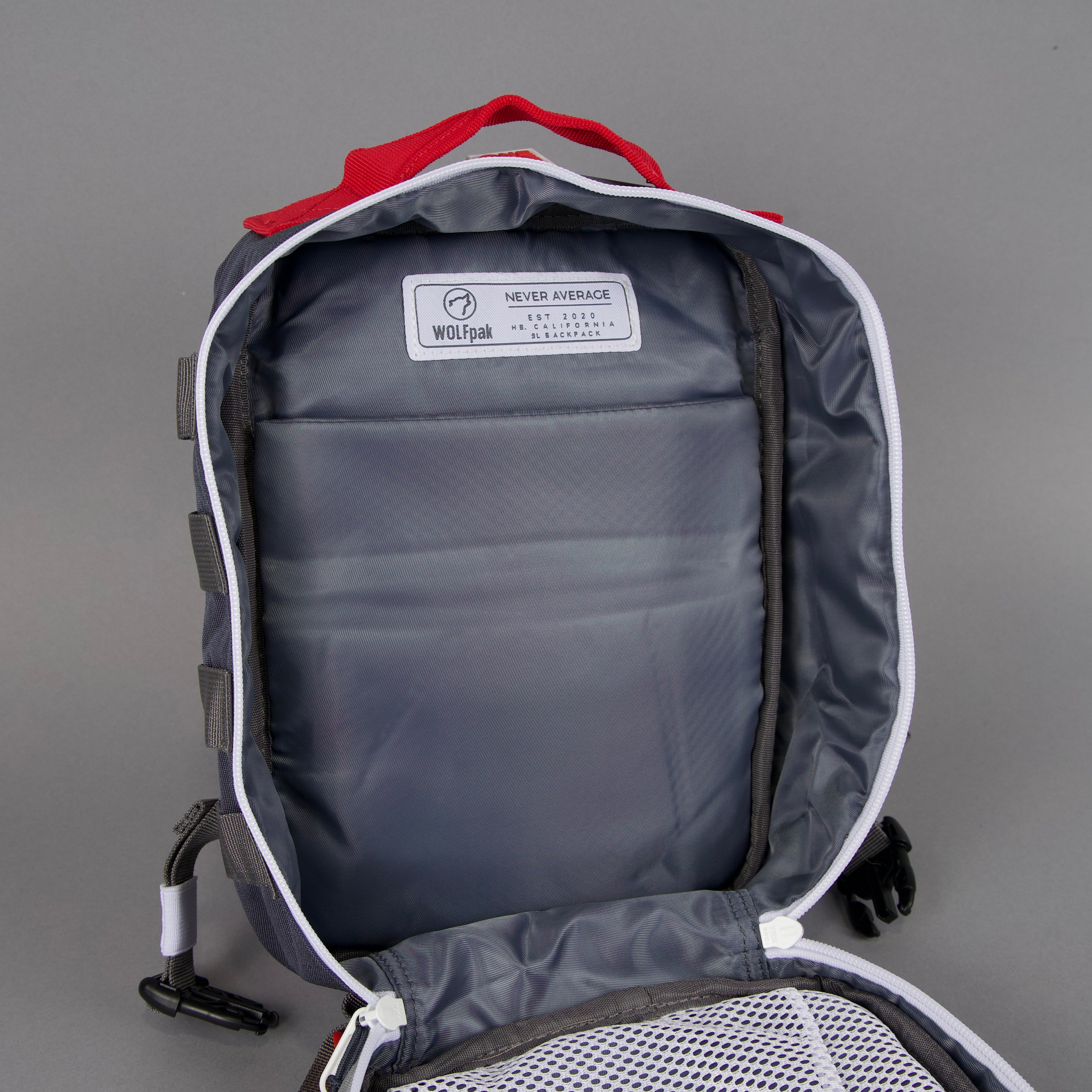 Mochila 9L Mini Gris con Detalles Rojos