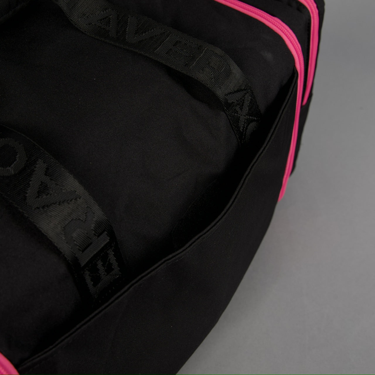 30L Perfect Duffle Bag Neon Pink