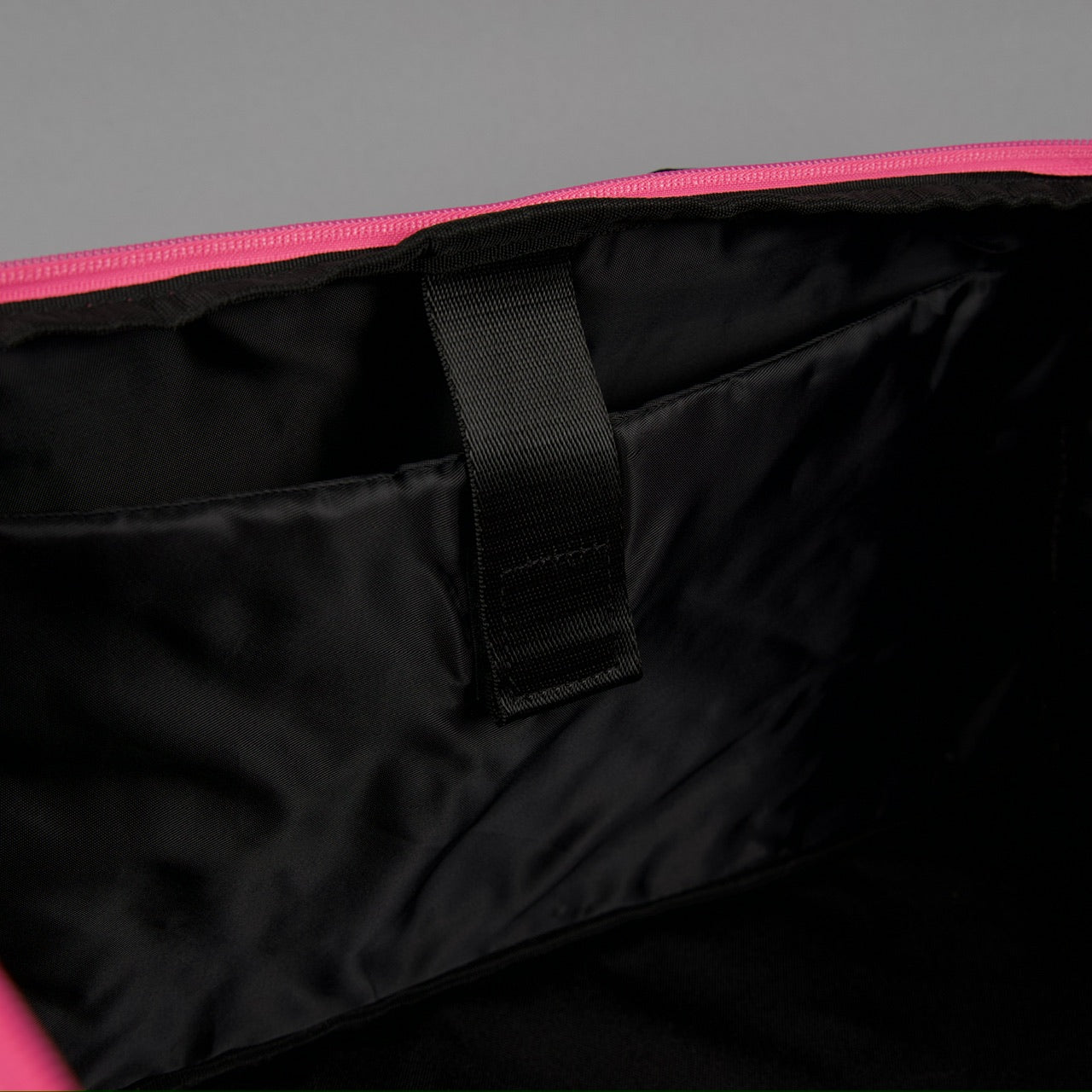 30L Perfect Duffle Bag Neon Pink