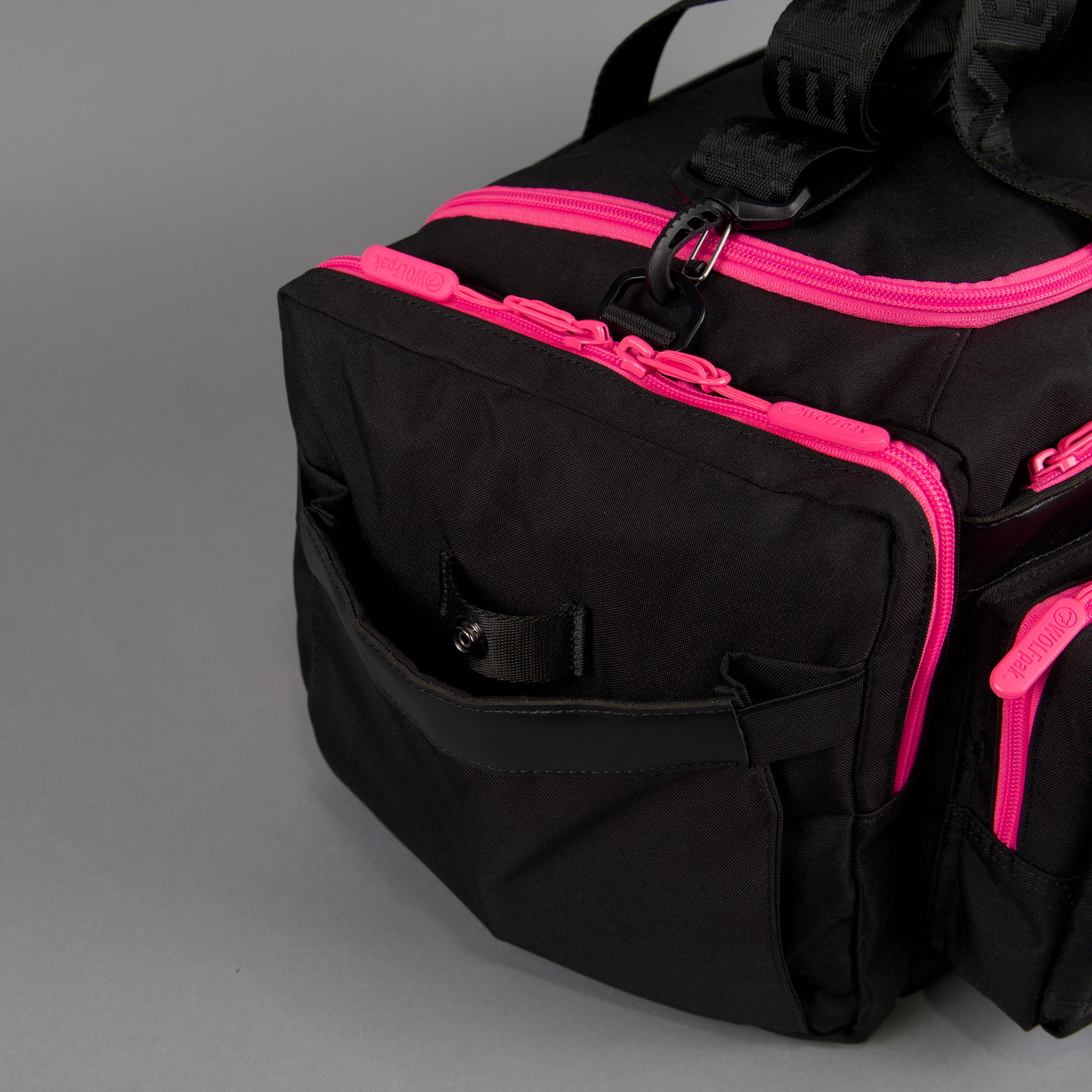 30L Perfect Duffle Bag Pink Venom