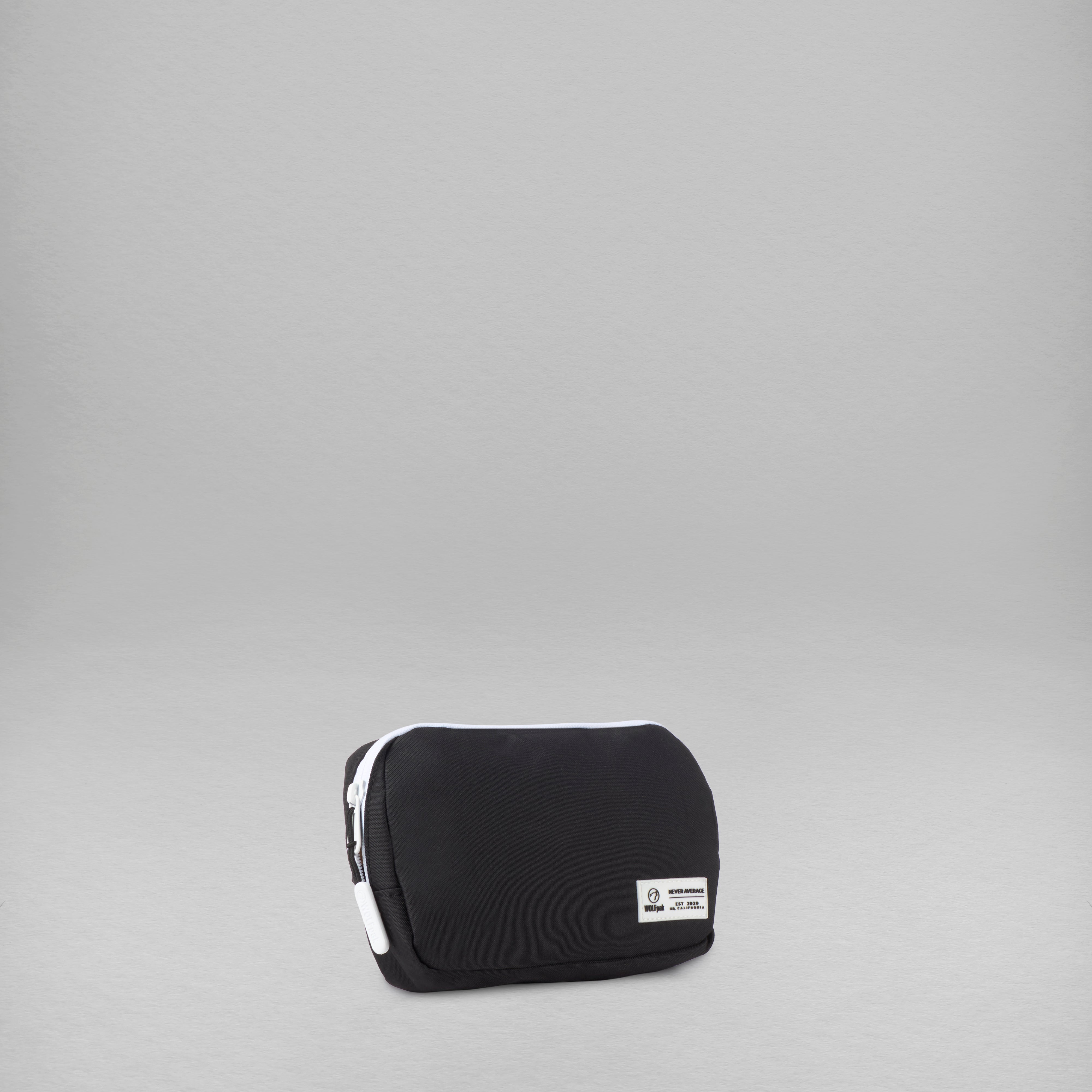 Crossbody Pack Alpha Schwarz Weiße Akzente 