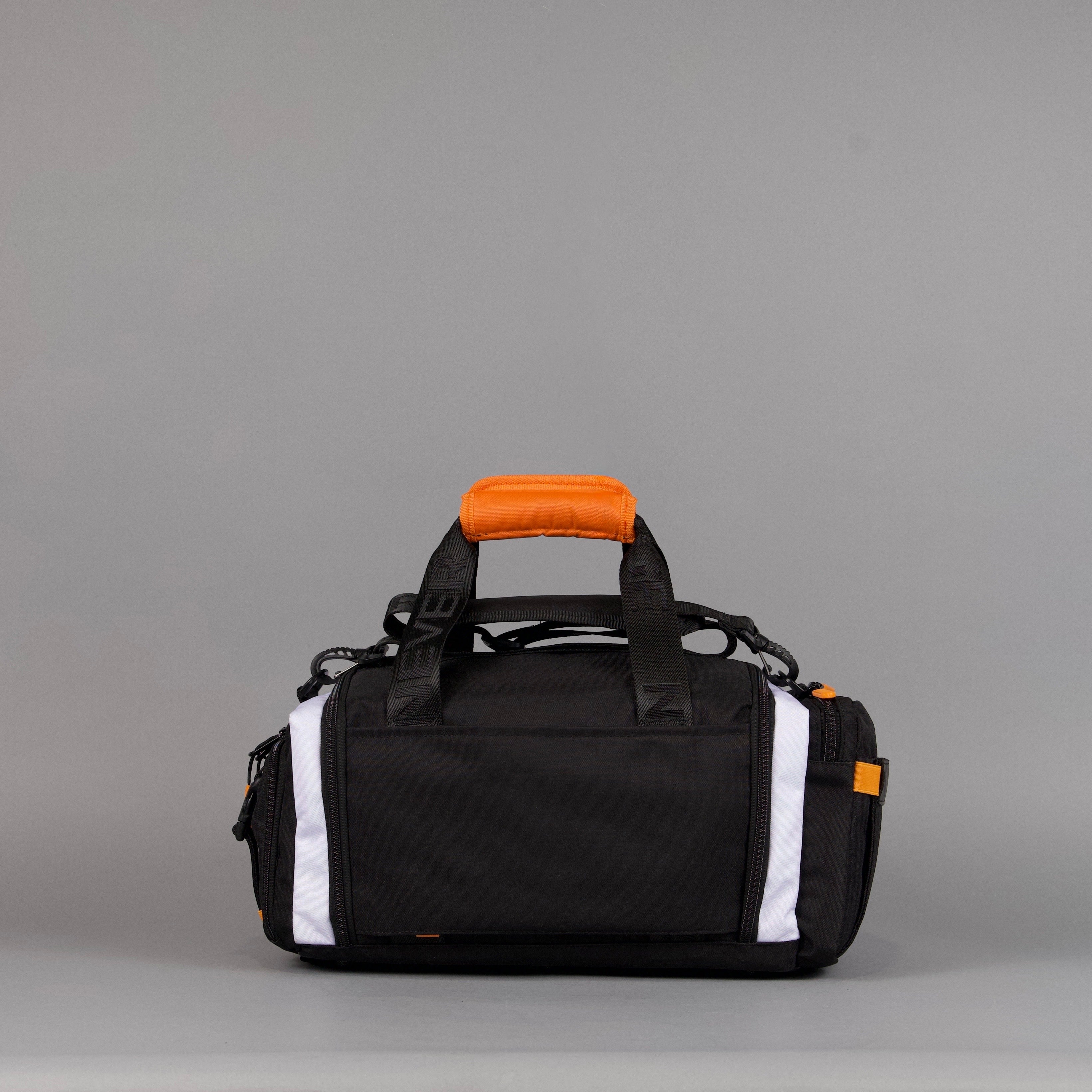 Mini bolso de lona de 20 litros Alpha negro con detalles en naranja y blanco