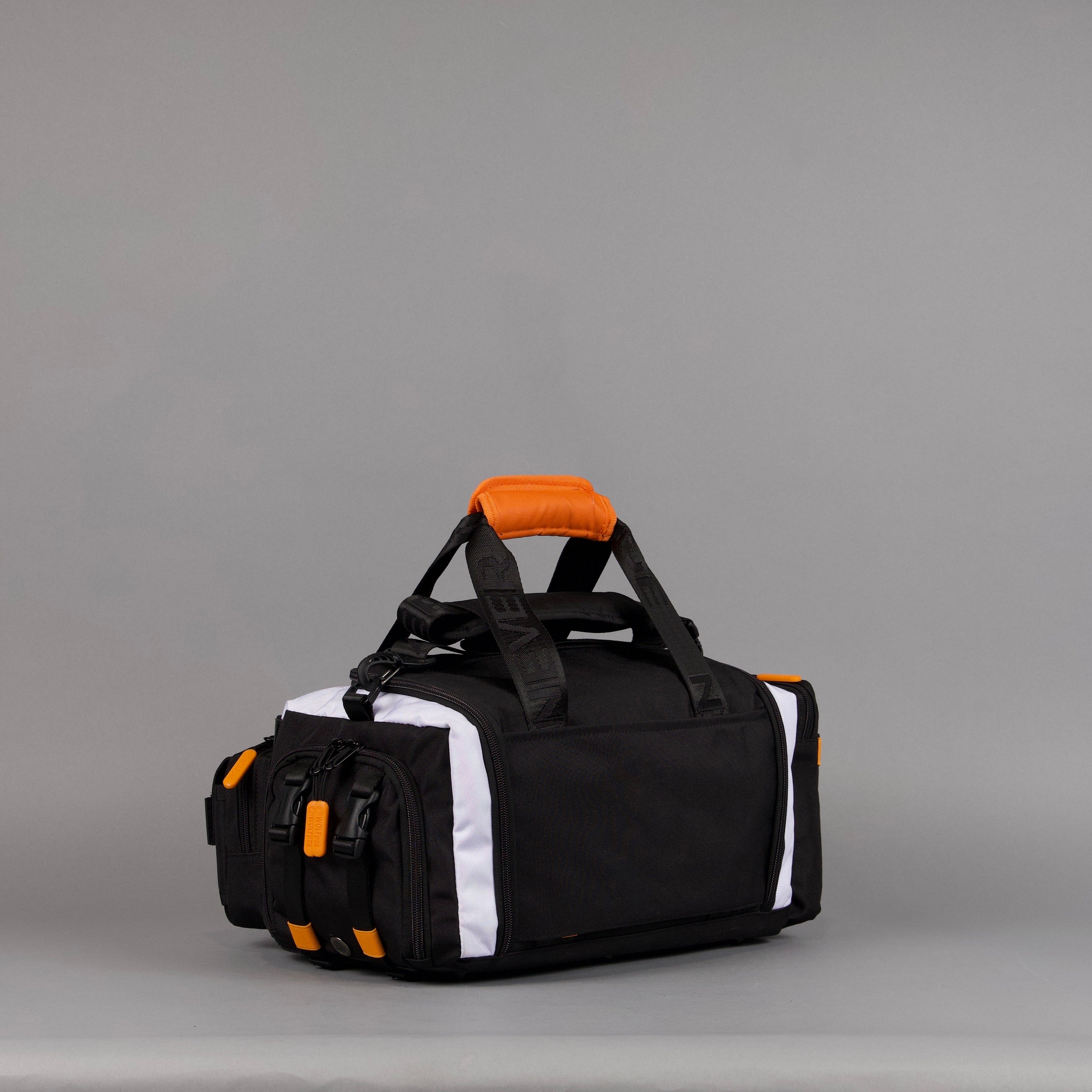 Mini bolso de lona de 20 litros Alpha negro con detalles en naranja y blanco