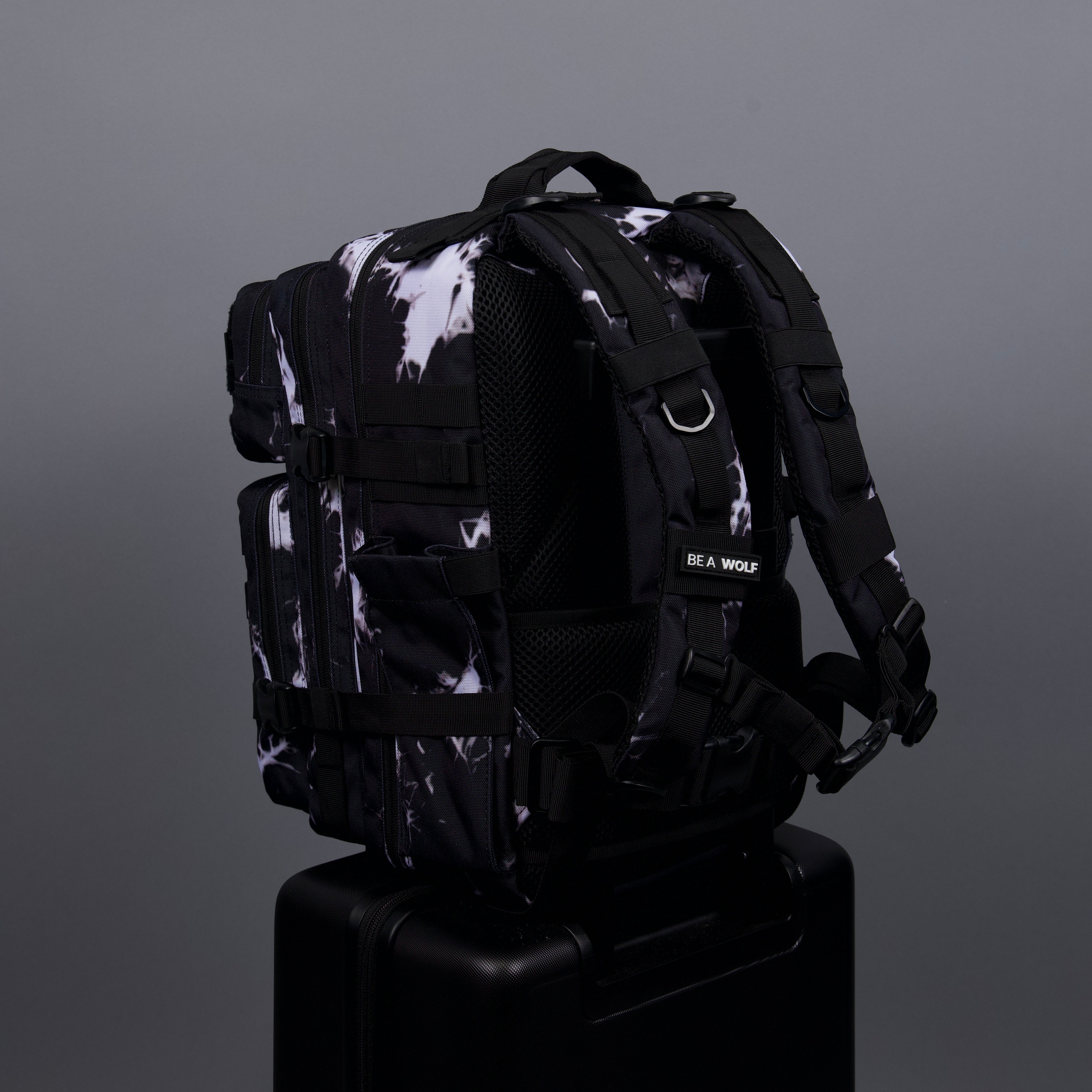 35L Backpack Black Lightning