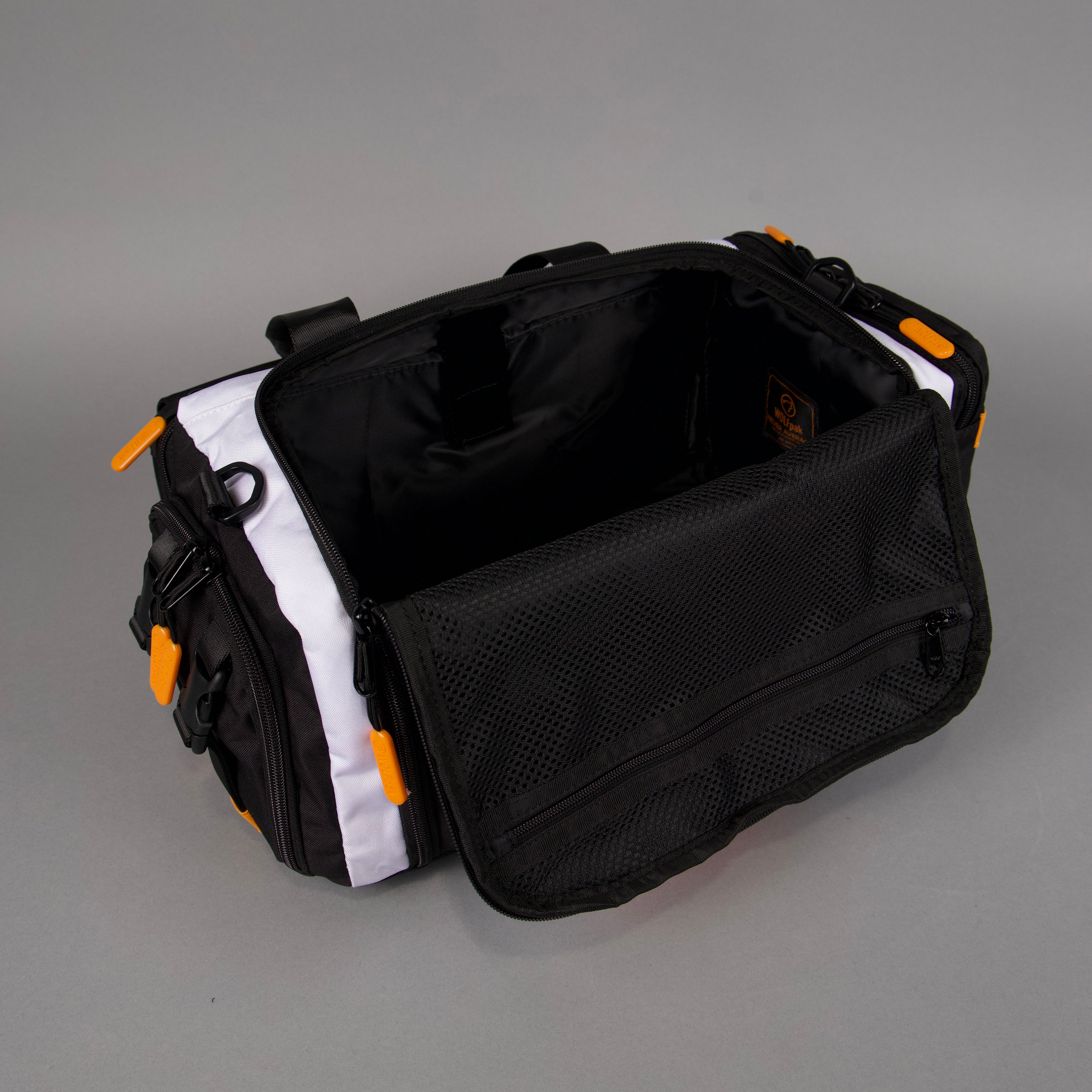 Mini bolso de lona de 20 litros Alpha negro con detalles en naranja y blanco