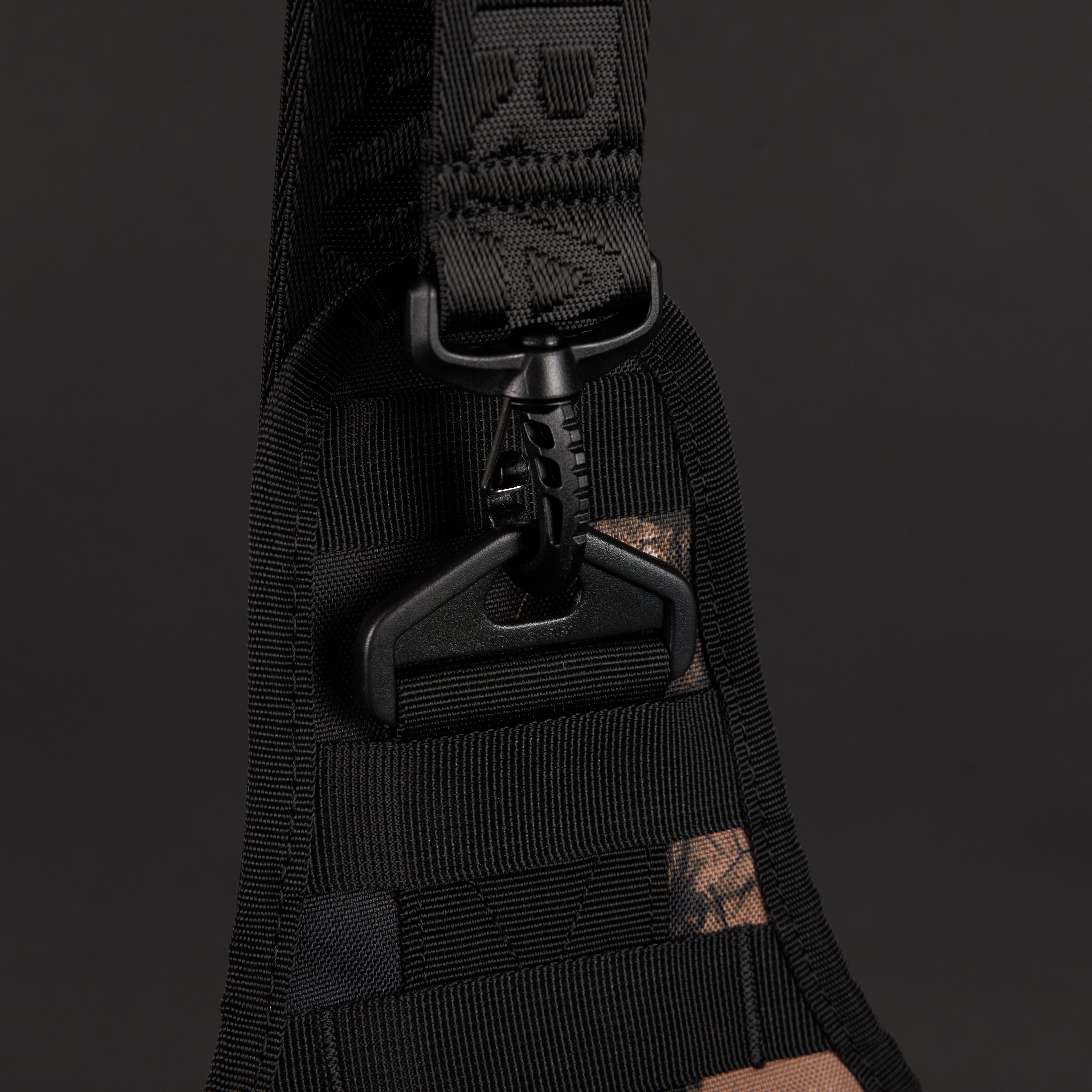 9L タクティカル・スリングバッグ アルファブラック