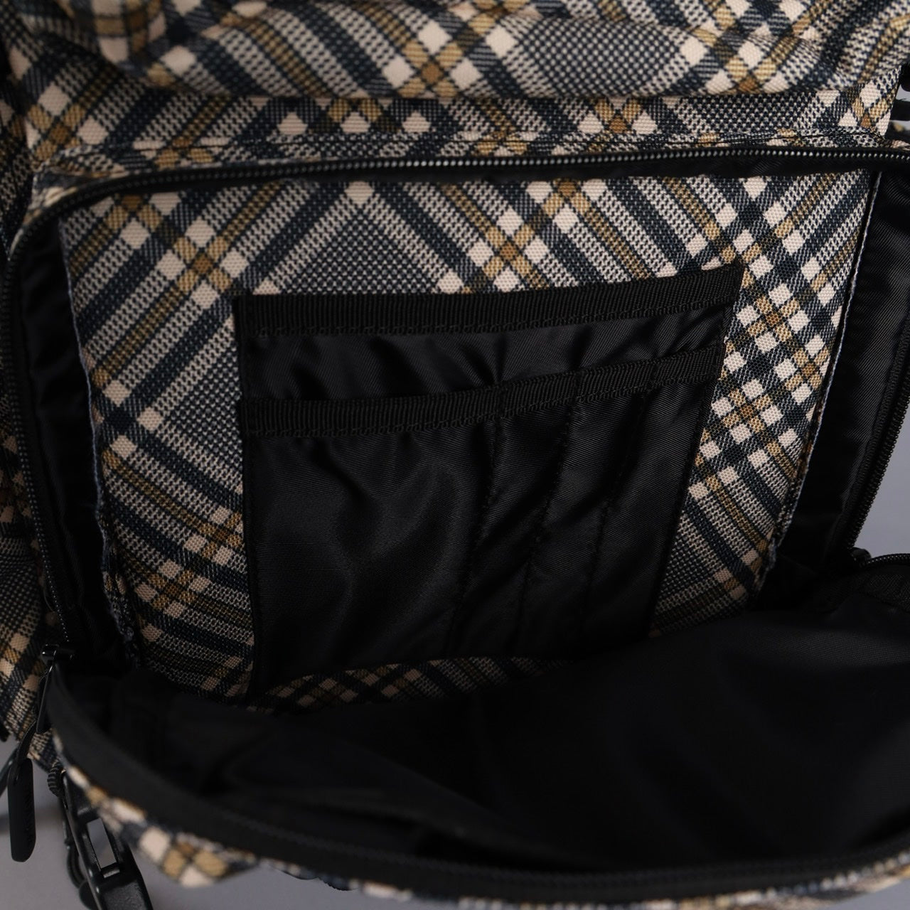 35L Backpack Black & Tan Plaid